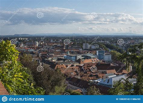 Austria Graz Iglesia Mariahilf Y Ciudad Del Cuadrado En El Centro Foto