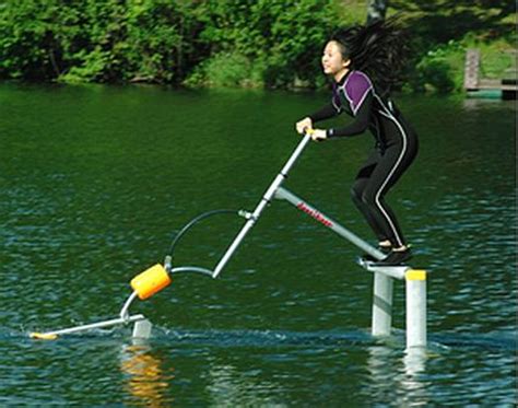 Hydrofoil Water Scooter – Aquaskipper | GadgetKing.com