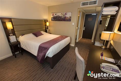 Premier Inn London Heathrow Airport (Bath Road) Hotel Review: What To ...