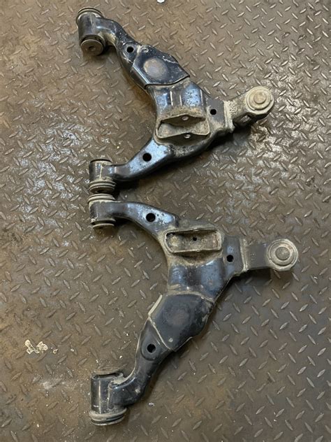 Передние нижние рычаги Toyota Prado 120 на Lexus GX (UZJ120), Toyota ...
