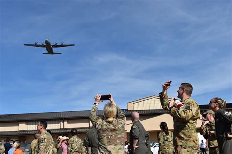 Gallery Loved Ones Welcome Deployed Dyess Airmen Back Home To Abilene