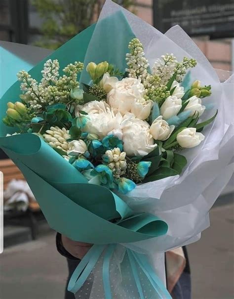 Pin by Лёля Galustyan on Букеты Fresh flower bouquets Ribbon flowers