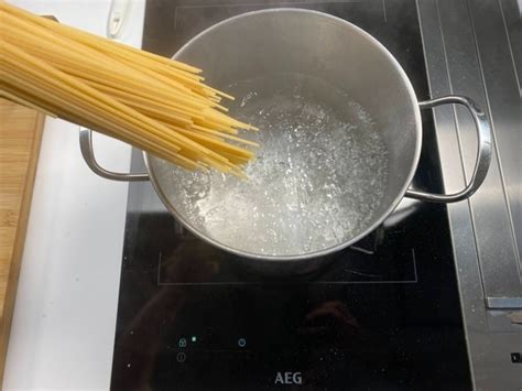 Ricetta Spaghetti Al Salmone E Stracciatella Al Basilico La Ricetta