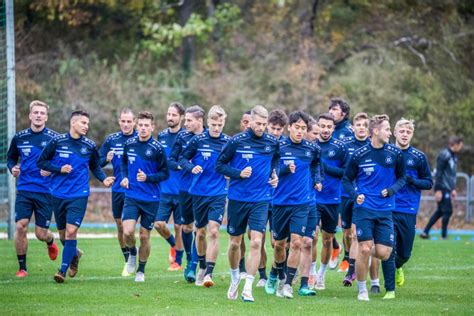 Fu Ballvereine In Karlsruhe Tore Teams Titeltr Ume Meinka