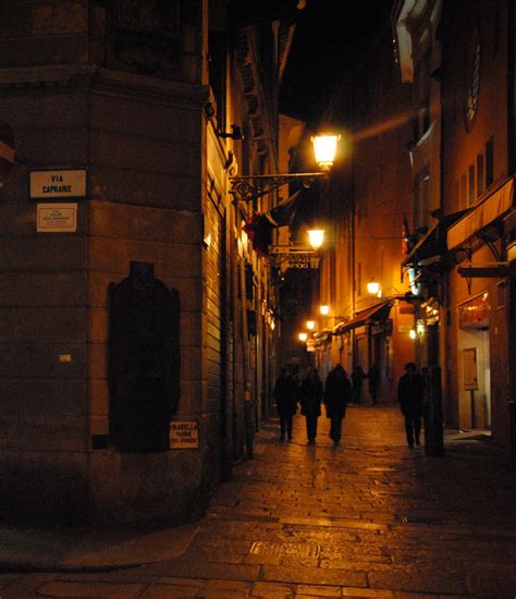 MIRELLE: Bologna- a night walk through the city center- part 2