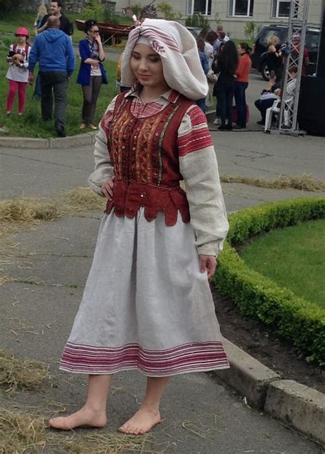 Fashion show of ukrainian authentic folk costumes photos – Artofit