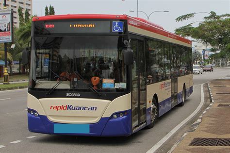 Abang Bas Bersengkang Mata Demi Hari Merdeka Motoqar