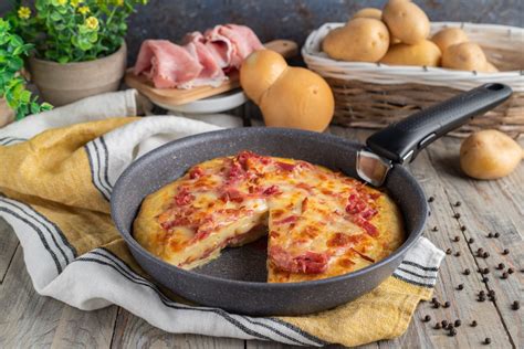 Focaccia Di Patate In Padella Focaccia Saporita Che Si Cuoce In Padella