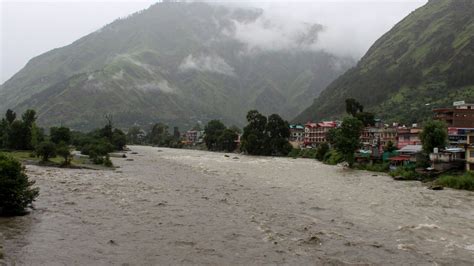 Himachal Weather हिमाचल के 7 जिलों में रेड अलर्ट बाढ़ और भूस्खलन की