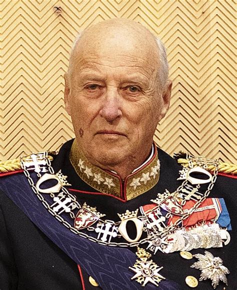 King Harald V of Norway Net Worth, spouse, young children, awards ...