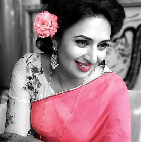 Divyanka Tripathi In Backless Saree