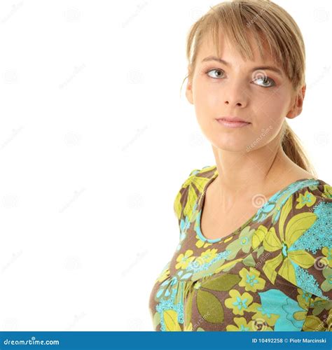 Blonde Atractivo En Alineada Verde Del Verano Foto De Archivo Imagen De Estudio Palmada 10492258