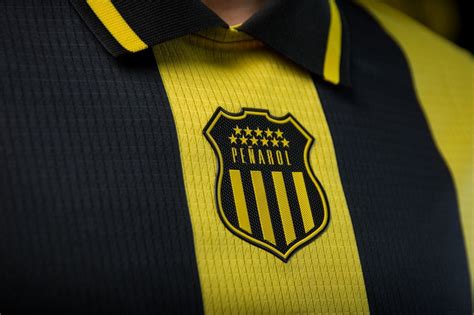 camiseta Aniversario CA Peñarol 2022