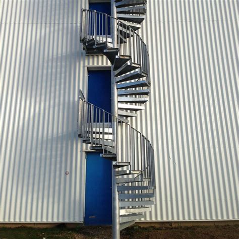 Escalier en colimaçon BARO JK TECHNIC à marches en métal