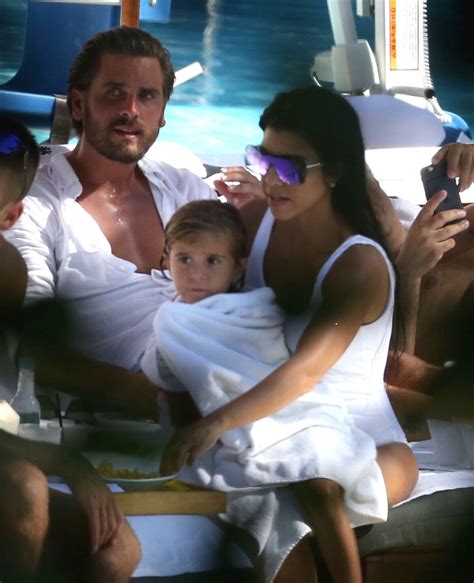 Photo Kourtney Kardashian Penelope Disick Scott Disick Au Bord De