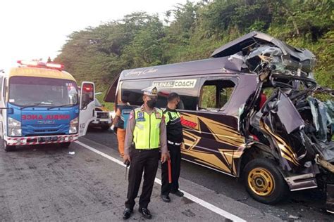 Kecelakaan Minibus Dan Truk Di Tol Semarang Solo 5 Tewas