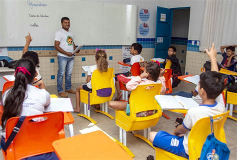 Quase 100 dos professores efetivos da Rede de Educação da capital já