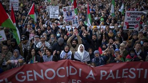 Massa Di Spanyol Unjuk Rasa Anti Israel Tuntut Genosida Warga Sipil Di