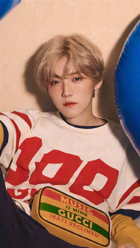 Pin en Exo | Chicos famosos, Fotos de manos, Poses