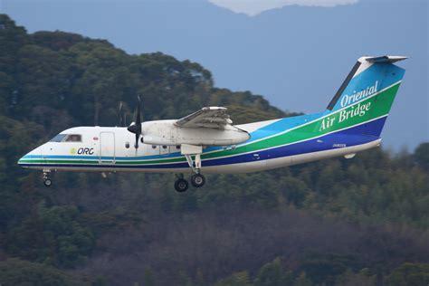 オリエンタルエアブリッジ Bombardier DHC 8 200 JA802B 福岡空港 航空フォト by TIA spotterさん