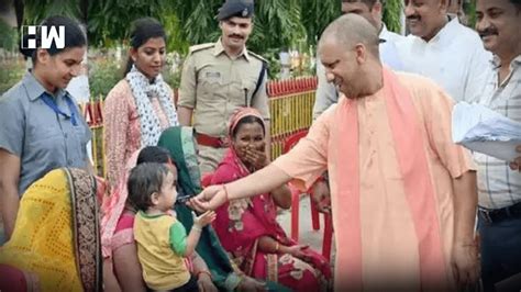 Janata Darshan Yogi Adityanath Hears Out Peoples Grievances Hw News