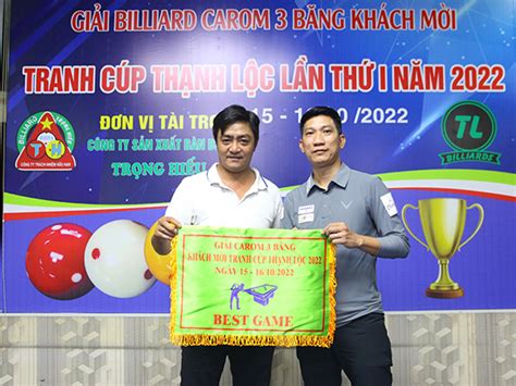 Hot girl chạy bộ Thu Hiền biến hình gây sốt trên đường chạy