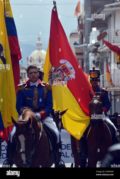 CUENCA DESFILE ESTUDIANTIL FIESTAS NOVIEMBRINAS Cuenca Ecuador 1 De