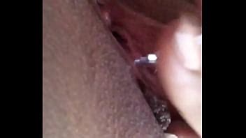 Chica Amateur Penetra Su Mirilla Por Primera Vez XVIDEOS