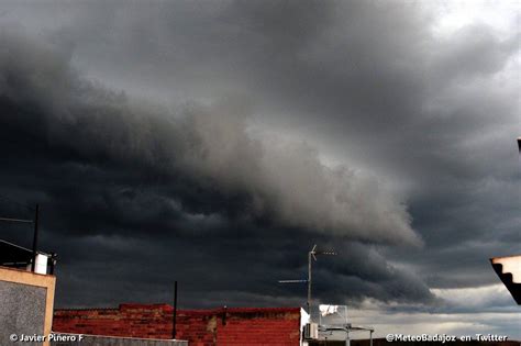 Tarde De Chubascos Y Tormentas En Extremadura Meteobadajoz Blogs Hoyes