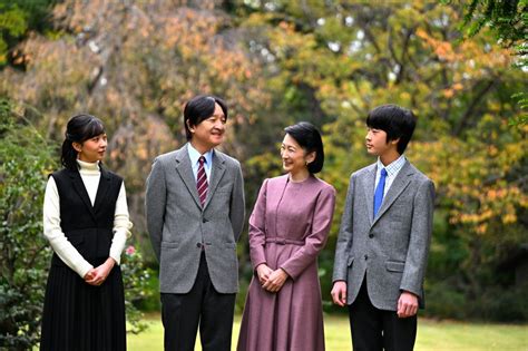 秋篠宮ご一家の散策映像公開 海外訪問の思い出など話題に | 毎日新聞