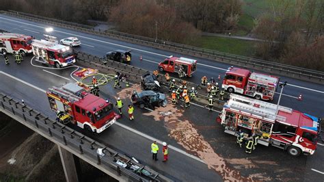 A38 in Thüringen 80 jähriger Geisterfahrer verursacht Unfall drei