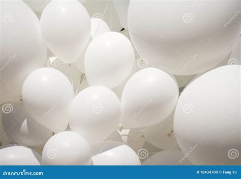 Ballon blanc photo stock. Image du fond, ballon, ballons - 10434700