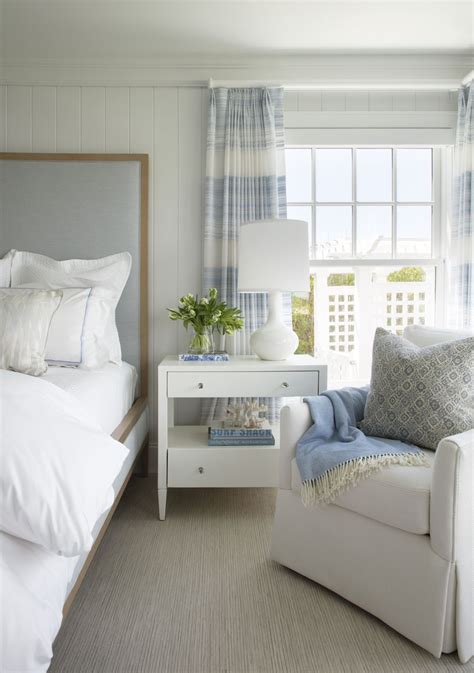 17 Coastal Nightstands for a Summer Home