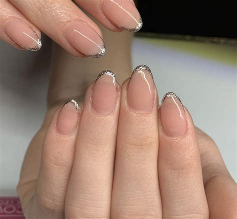 Pin de Acapbaut en nails Uñas almendradas Uñas acrilicas sencillas Uñas nude