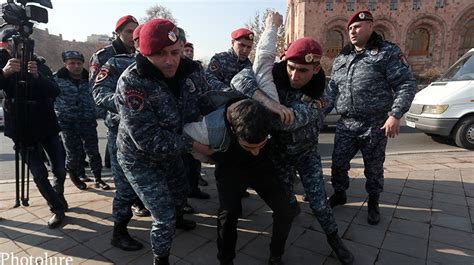 Police Detain Drivers Protesting In Yerevan S Republic Square