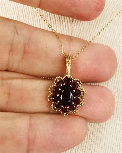 Superb Vintage 9ct Yellow Gold Garnet Cluster Necklace Fully