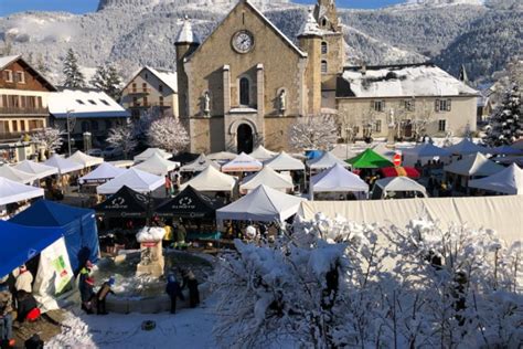 Ce March De No L Pr S De Grenoble Se Retrouve Sous La Neige Un