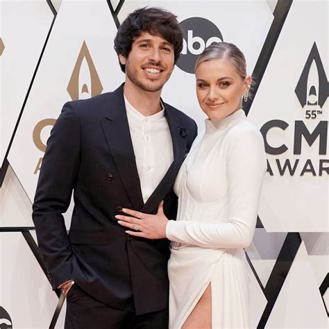 Kelsea Ballerini Cries In The Bathtub Amid Morgan Evans Divorce Us Weekly