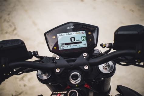 Mencoba Naked Bike Rp Juta Aprilia Shiver Kumparan