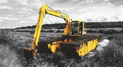 Amphibious Excavator Designed To Work On Swampy Wet Land Shallow