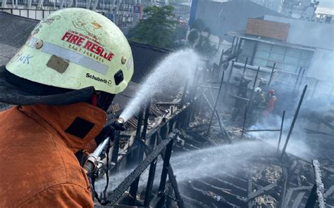 Kebakaran Rumah Makan Ampera Di Pulogadung Sebegini Kerugiannya