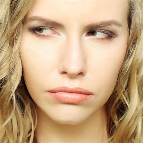 How to destroy yeast infection naturally with essential oils