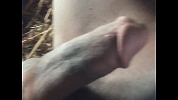 corrida masturbándose dentro del edificio incompleto XVIDEOS