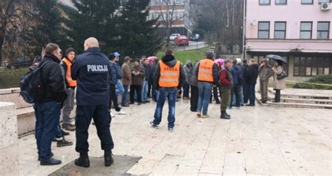 Protesti Pred Zgradom Vlade Federacije BiH BN