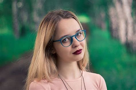 Best Glasses For Small Faces In 2021 Photos Of Women Women Photography Women