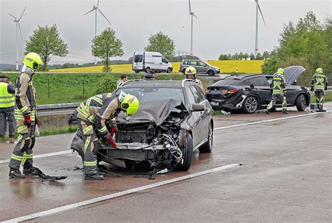 Vereiste Fahrbahn führt zu schwerem Verkehrsunfall auf der A4