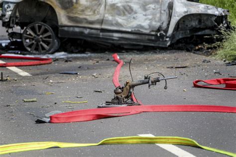 Schwerer Unfall Auf Der Landstra E Auto Gegen Baum Geprallt