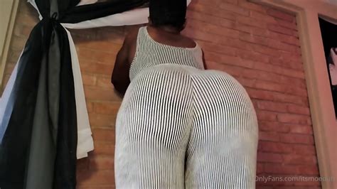 Moeassrayna Clapping That Fluffy Ass