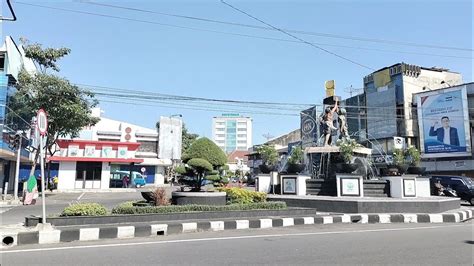 Walking Around Magelang City In The Morning Shops Are Still Closed