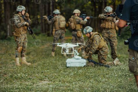 Modern Warfare Soldiers Squad Are Using Drone For Scouting And